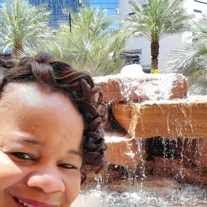 Meet your Posher, Iris